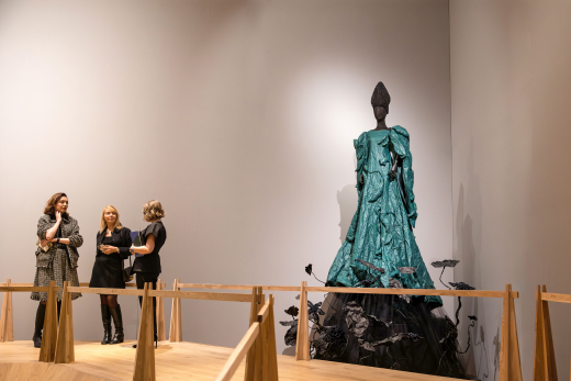 Арт-объект из переработанного пластика в экспозиции ГИМ